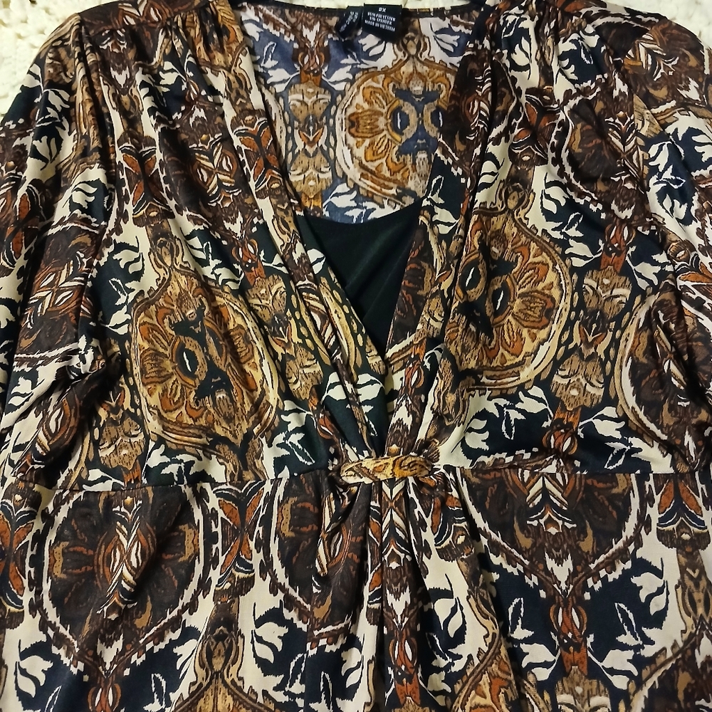 Elegant Brown and Black Patterned Women's Top - Picture 3 of 4